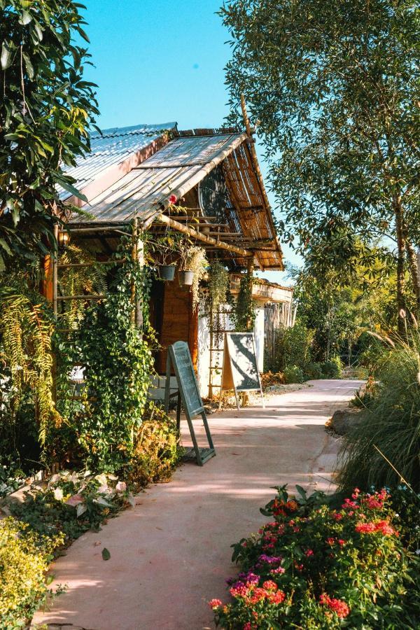 Nang Non Camping Ville นางนอนแค้มป์ปิ้งวิลล์ Mae Sai Exteriör bild