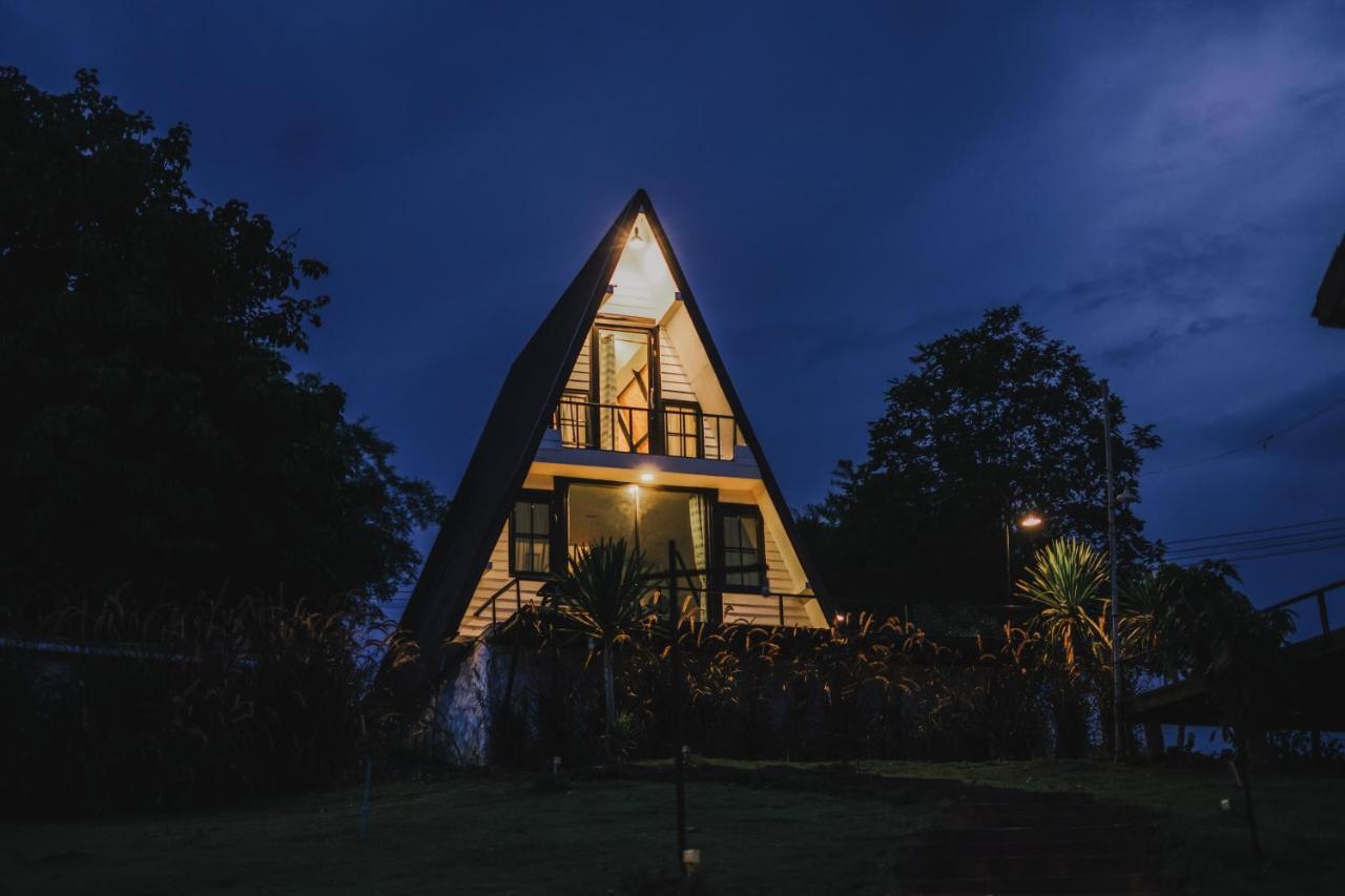 Nang Non Camping Ville นางนอนแค้มป์ปิ้งวิลล์ Mae Sai Exteriör bild